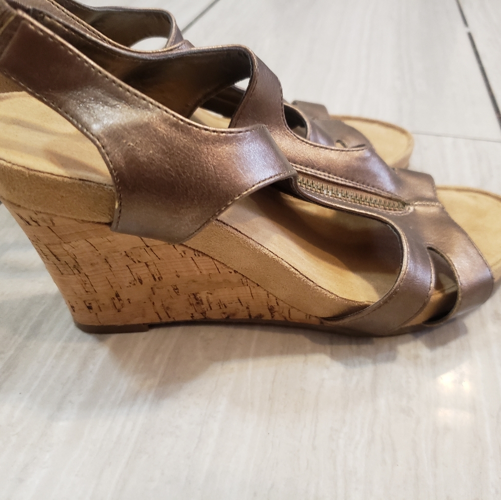 Aerosoles cork sandals. Size 8